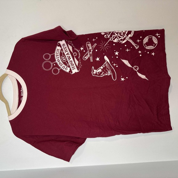 Harry Potter Wizarding World Maroon Quidditch at Hogwarts Tee Size XL - Picture 1 of 4